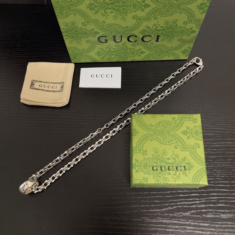 G*u*i necklaces